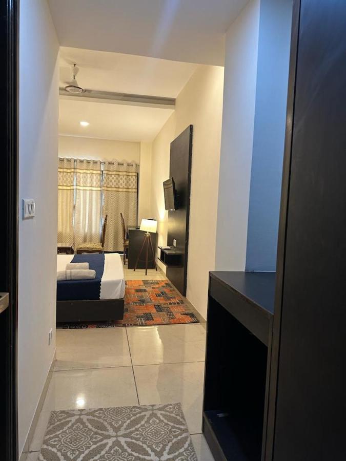 Hotel Jb Residency !! Luxurious & Royal Balcony Rooms !! Large Rooms Zirakpur エクステリア 写真