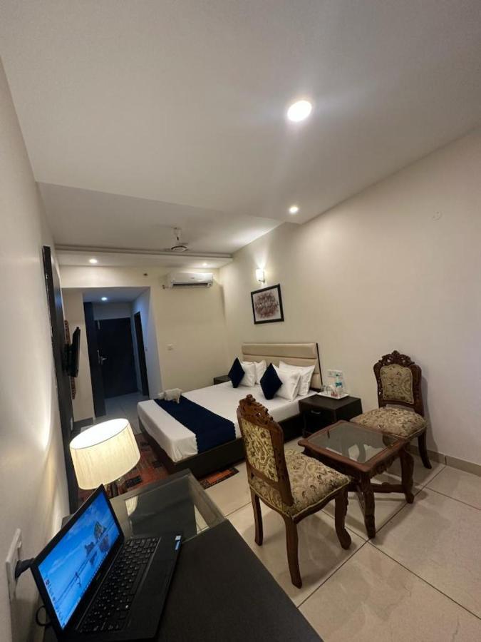 Hotel Jb Residency !! Luxurious & Royal Balcony Rooms !! Large Rooms Zirakpur エクステリア 写真