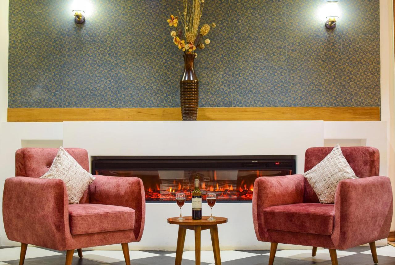 Hotel Jb Residency !! Luxurious & Royal Balcony Rooms !! Large Rooms Zirakpur エクステリア 写真