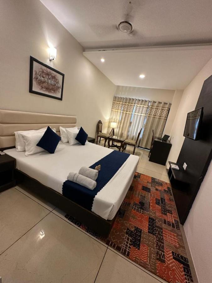 Hotel Jb Residency !! Luxurious & Royal Balcony Rooms !! Large Rooms Zirakpur エクステリア 写真