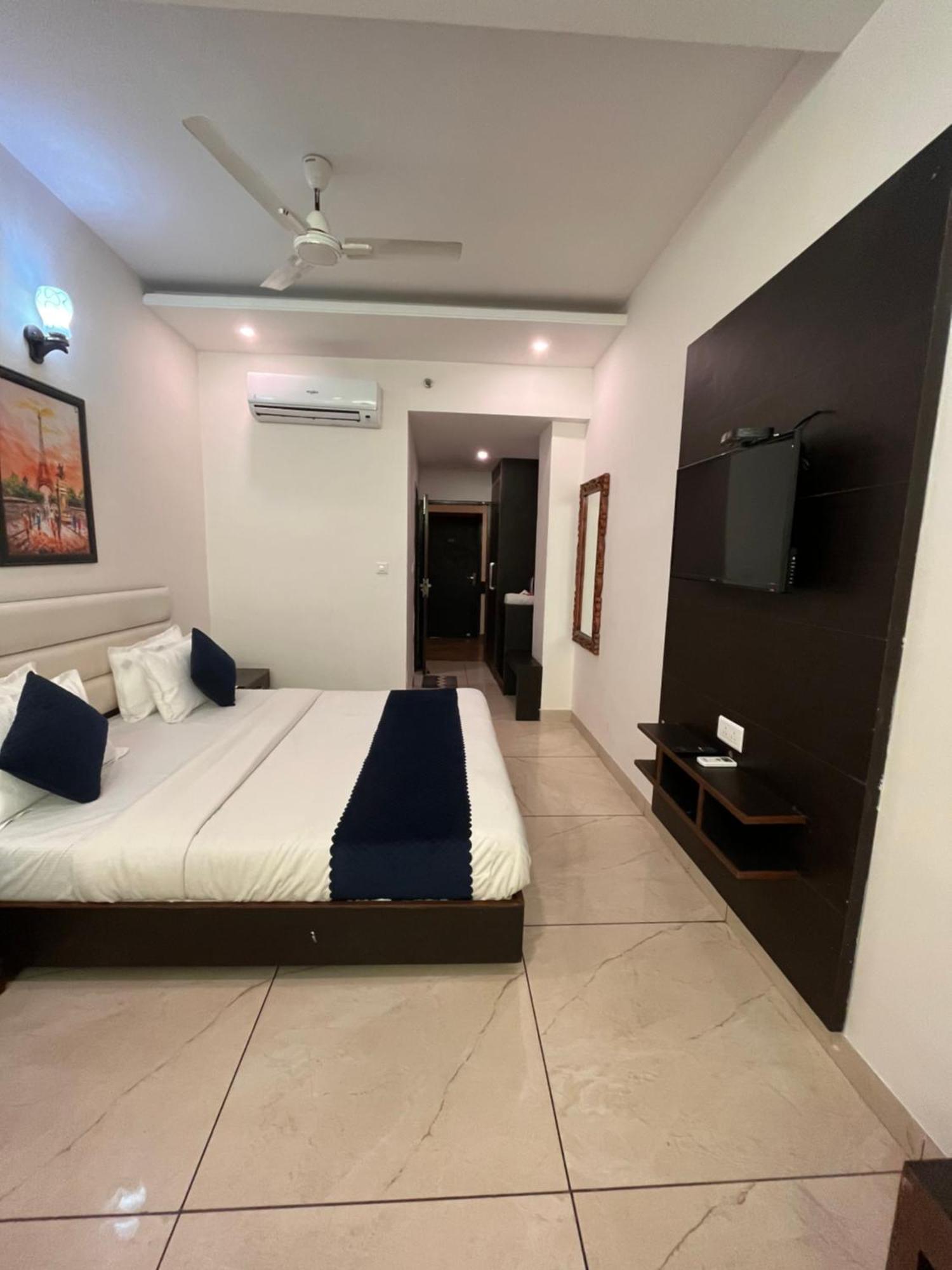 Hotel Jb Residency !! Luxurious & Royal Balcony Rooms !! Large Rooms Zirakpur エクステリア 写真