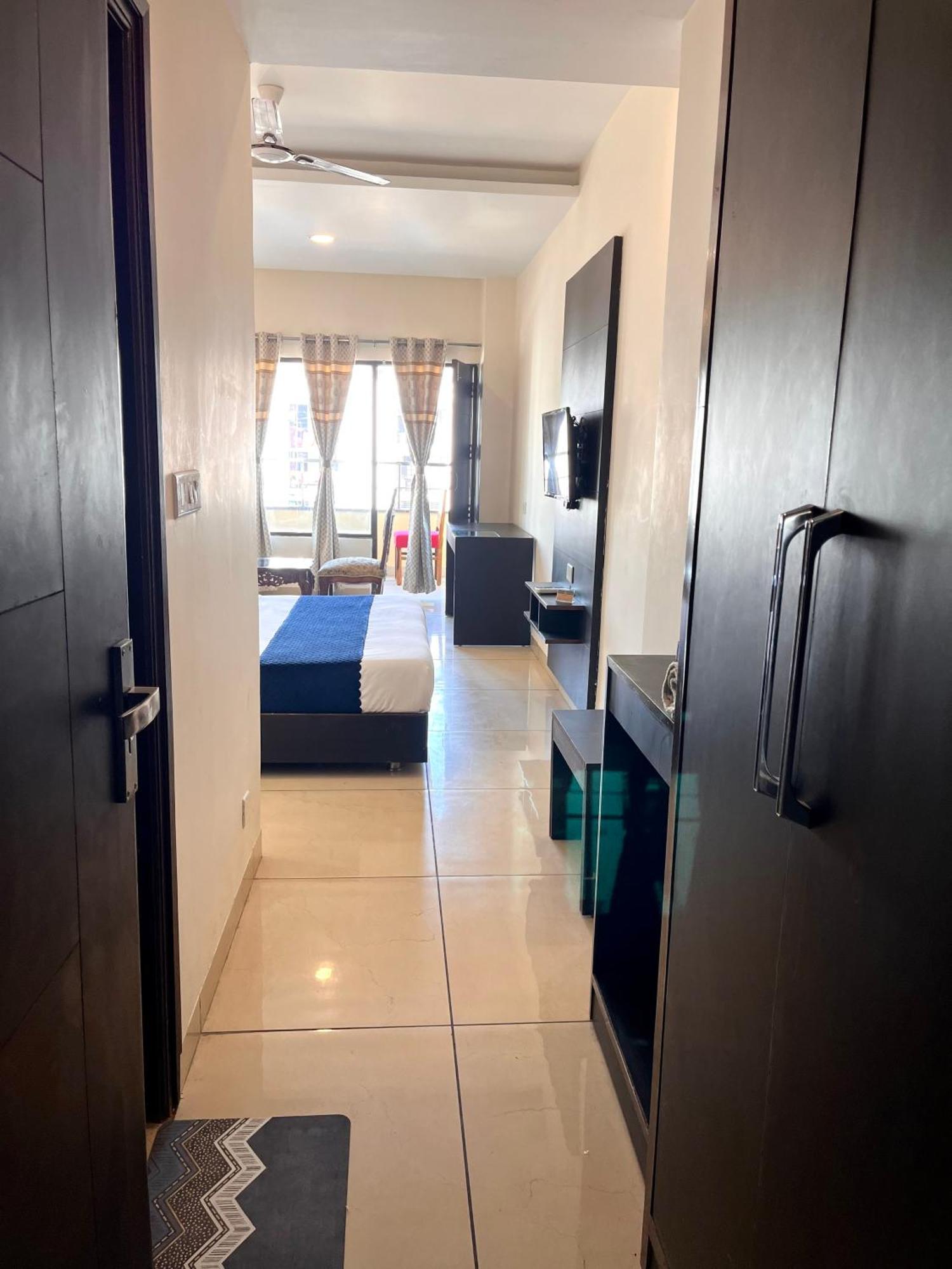 Hotel Jb Residency !! Luxurious & Royal Balcony Rooms !! Large Rooms Zirakpur エクステリア 写真