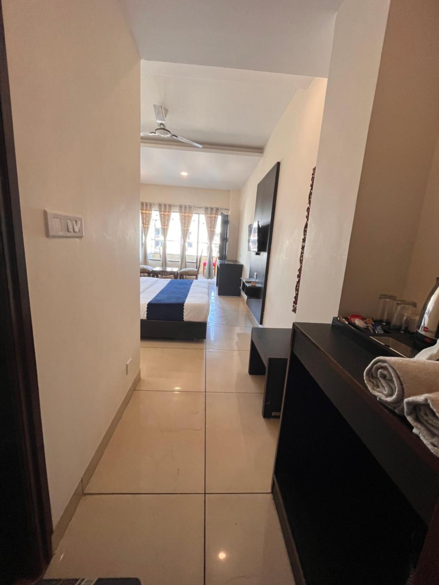 Hotel Jb Residency !! Luxurious & Royal Balcony Rooms !! Large Rooms Zirakpur エクステリア 写真