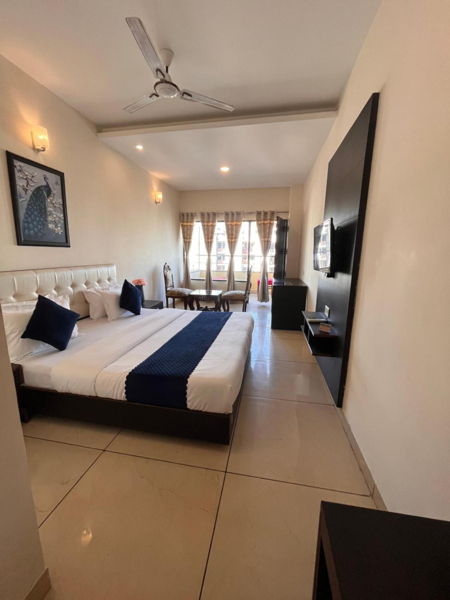 Hotel Jb Residency !! Luxurious & Royal Balcony Rooms !! Large Rooms Zirakpur エクステリア 写真