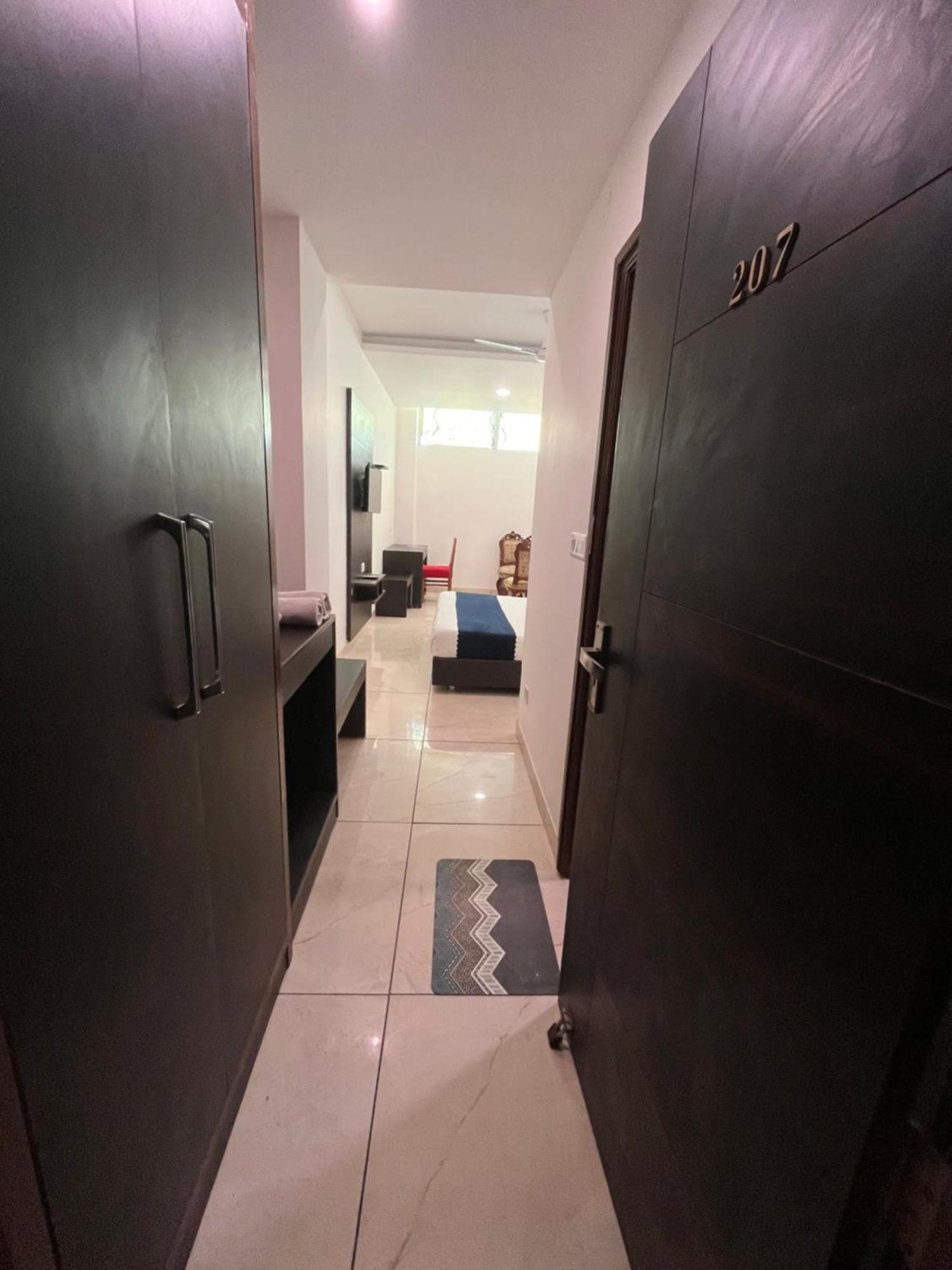 Hotel Jb Residency !! Luxurious & Royal Balcony Rooms !! Large Rooms Zirakpur エクステリア 写真